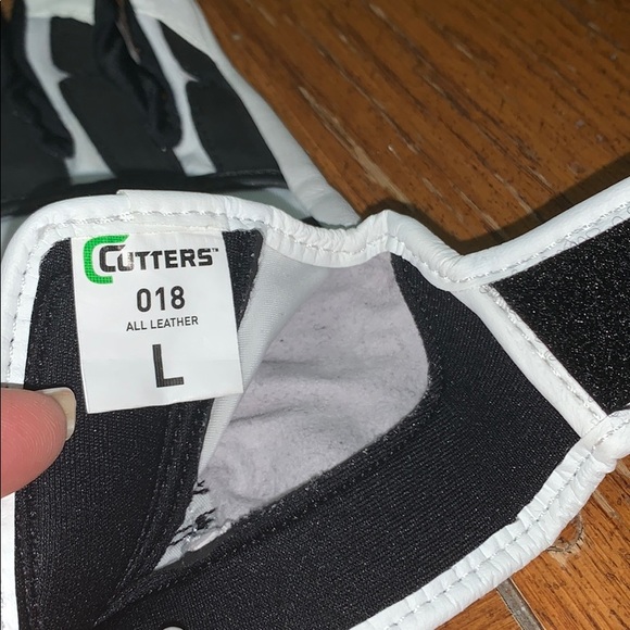 ⚾️Leather🆕⭐️ BASEBALL Batting Gloves White/Black CUTTERS - Picture 6 of 8